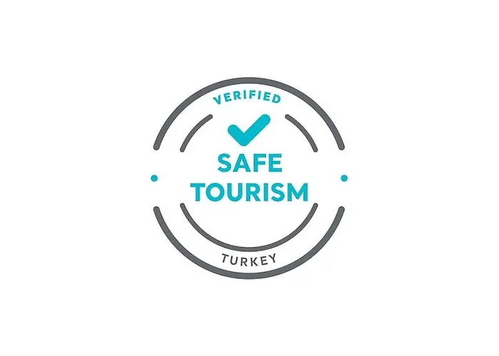 Ramada By Wyndham Aliaga Отель