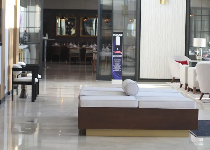 Ramada By Wyndham Aliaga Otel 4*