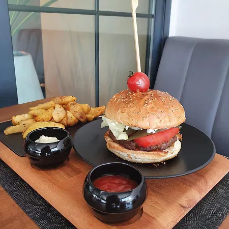 ホテル Ramada By Wyndham Aliaga