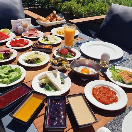 Ramada By Wyndham Aliaga 4*