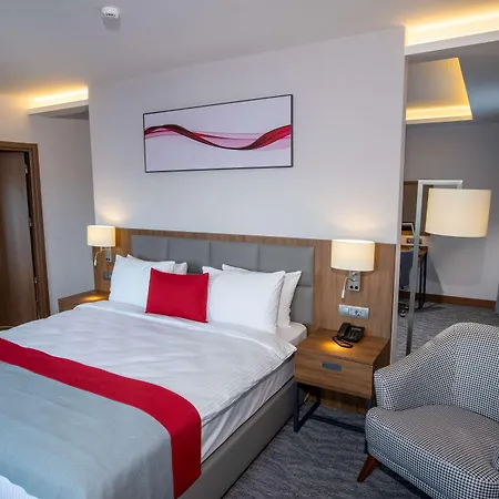 Ramada By Wyndham Aliaga Hotel 4*