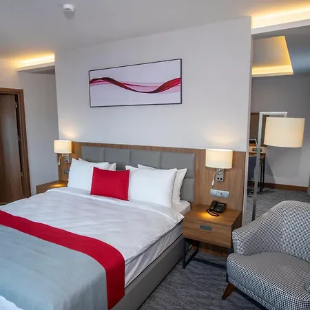 Ramada By Wyndham Aliaga Hotel 4*