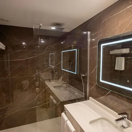 Ramada By Wyndham Aliaga 4*