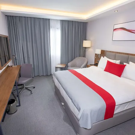 Ramada By Wyndham Aliaga Hotel