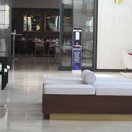 Ramada By Wyndham Aliaga فندق 4*