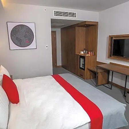 Ramada By Wyndham Aliaga Hotel 4*