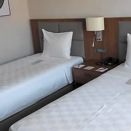 فندق Ramada By Wyndham Aliaga