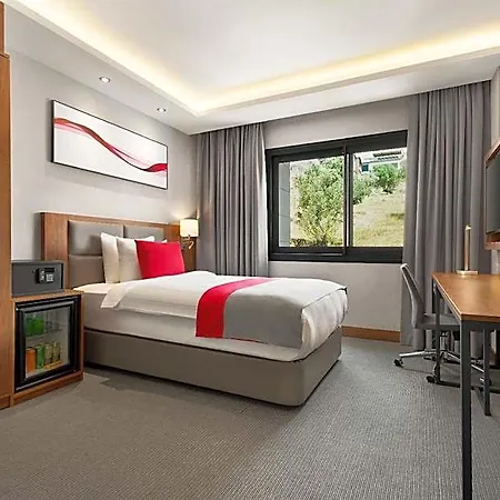 Ramada By Wyndham Aliaga Hotel 4*