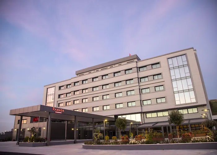 Hotel Ramada By Wyndham Aliaga 4*