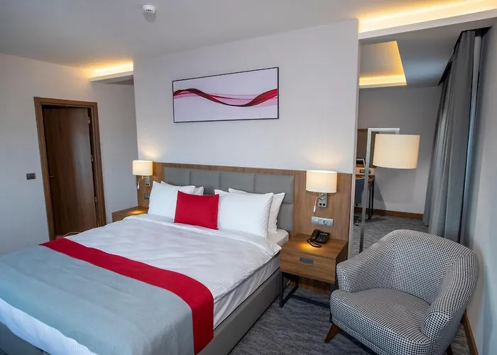 Ramada By Wyndham Aliaga Hotel