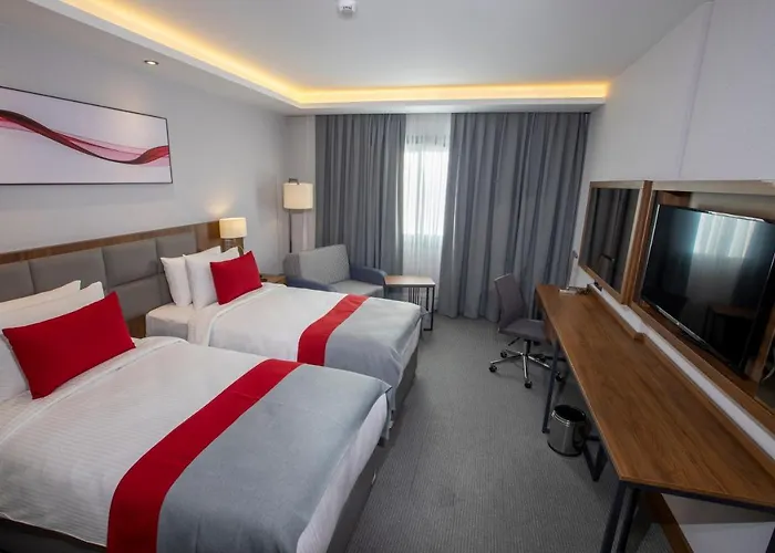 Hotel Ramada By Wyndham Aliaga 4*