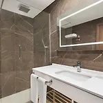 מלון Ramada By Wyndham Aliaga