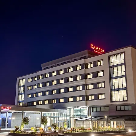 فندق Ramada By Wyndham Aliaga