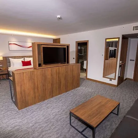 فندق Ramada By Wyndham Aliaga