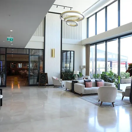 فندق Ramada By Wyndham Aliaga