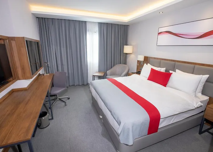 Ramada By Wyndham Aliaga Hotel